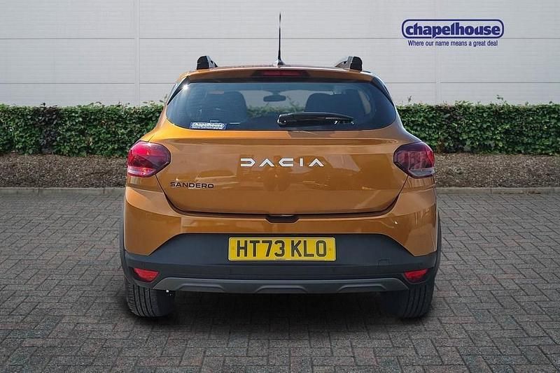 Begagnad Dacia Sandero Expression 2023 Orange Halvkombi
