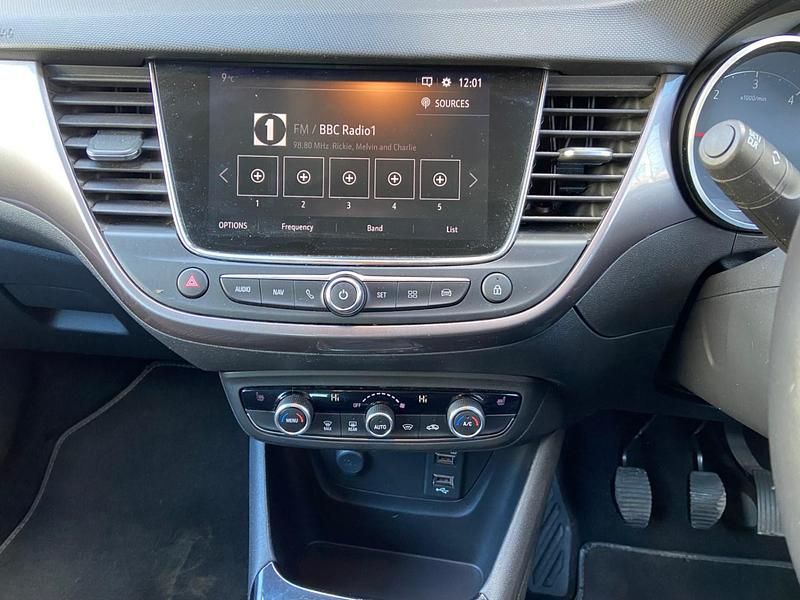 Used Vauxhall Crossland X Elite 2018 White SUV