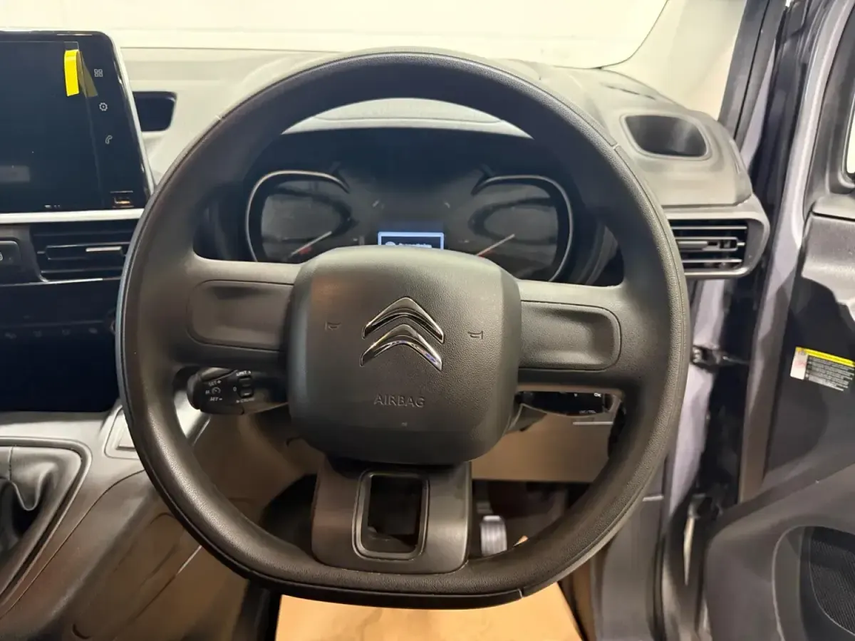 Used Citroën Berlingo 100 HP (73 kW) 2023 Grey MPV
