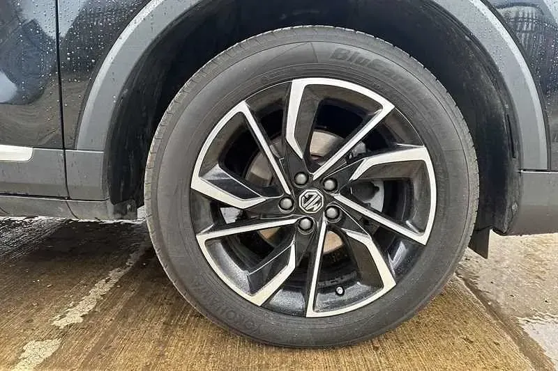 Używany MG ZS Exclusive 111 KM (81 kW) 2024 Czarny SUV