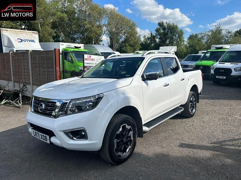 White Used 2021 Nissan Navara Tekna Pickup | £15,999 (Fair price) - Image 1/4