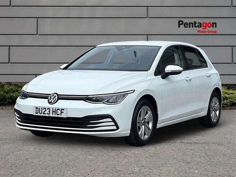 Second-hand VW Golf VIII Life 108 CP (79 kW) 2023 Alb Hatchback