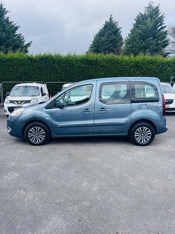 Used Peugeot TePee S 92 HP (67 kW) 2012 Grey MPV