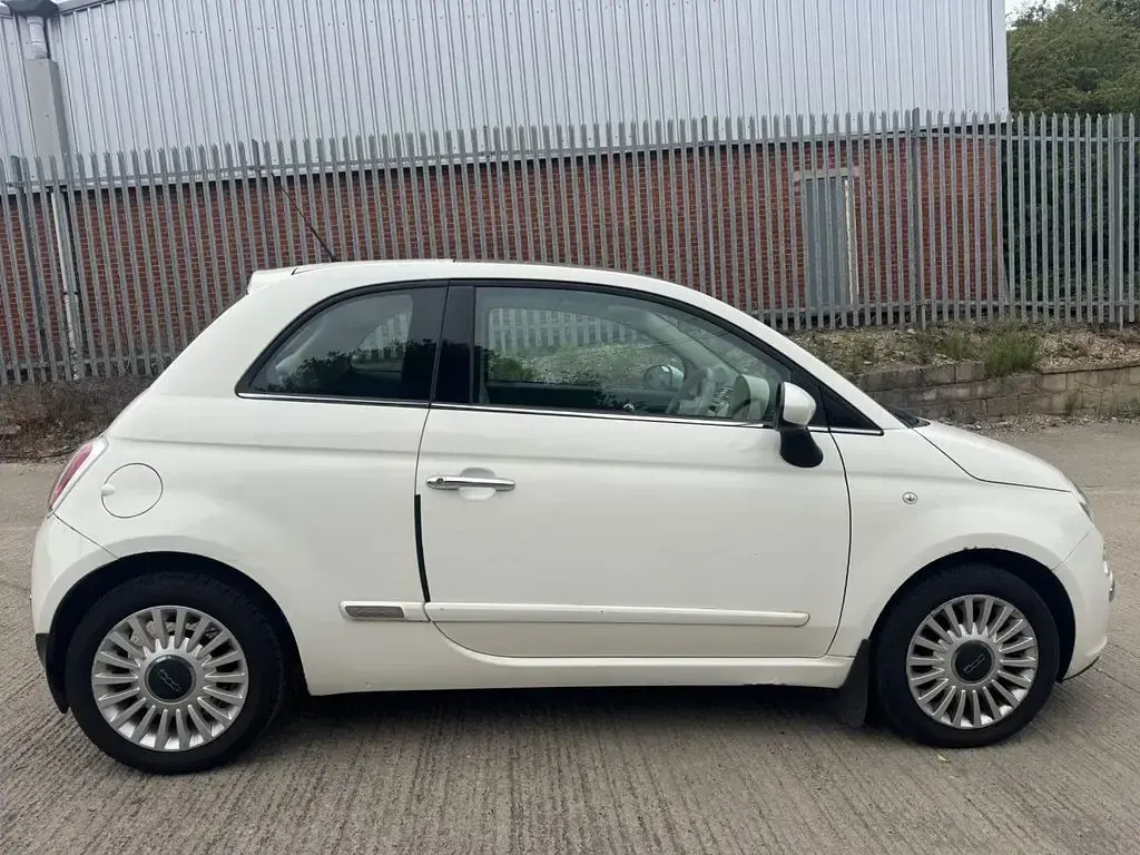 Used Fiat 500 Lounge 69 HP (50 kW) 2012 White Hatchback