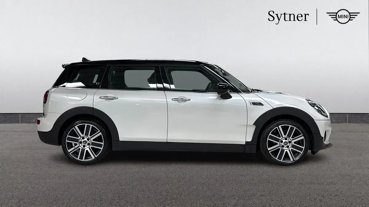 Usado Mini Cooper Clubman Exclusive 134 CV (98 kW) 2023 Blanco Familiar