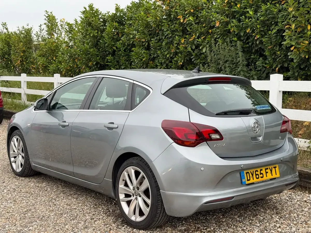 Used Vauxhall Astra 115 HP (84 kW) 2015 Silver Hatchback