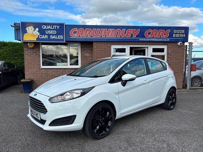 Frozen white Used 2015 Ford Fiesta Style Hatchback | £7,995 (Expensive) - Image 1/4