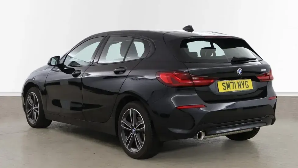 Usado BMW 118 Sport Line 134 HP (98 kW) 2022 Preto Citadino