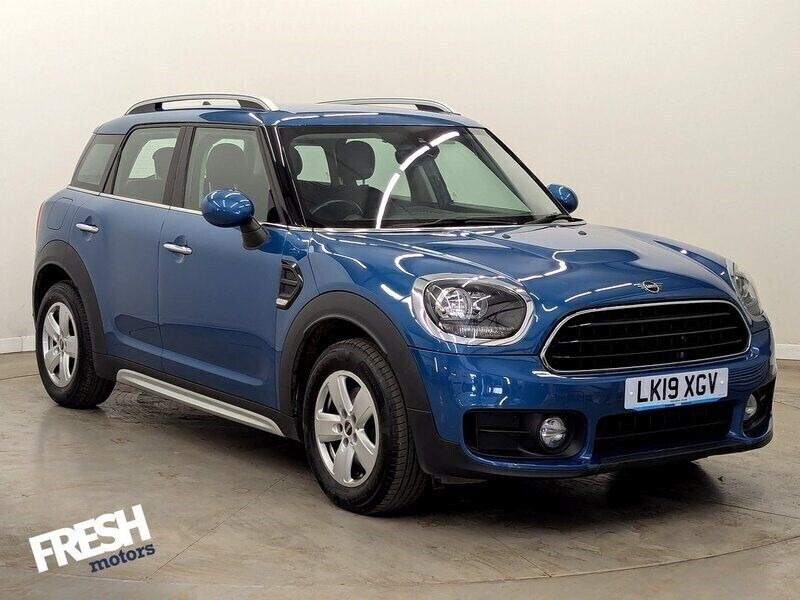 Island blue Used 2019 Mini Cooper Countryman Classic SUV | £11,890 (Fair price) - Image 1/4