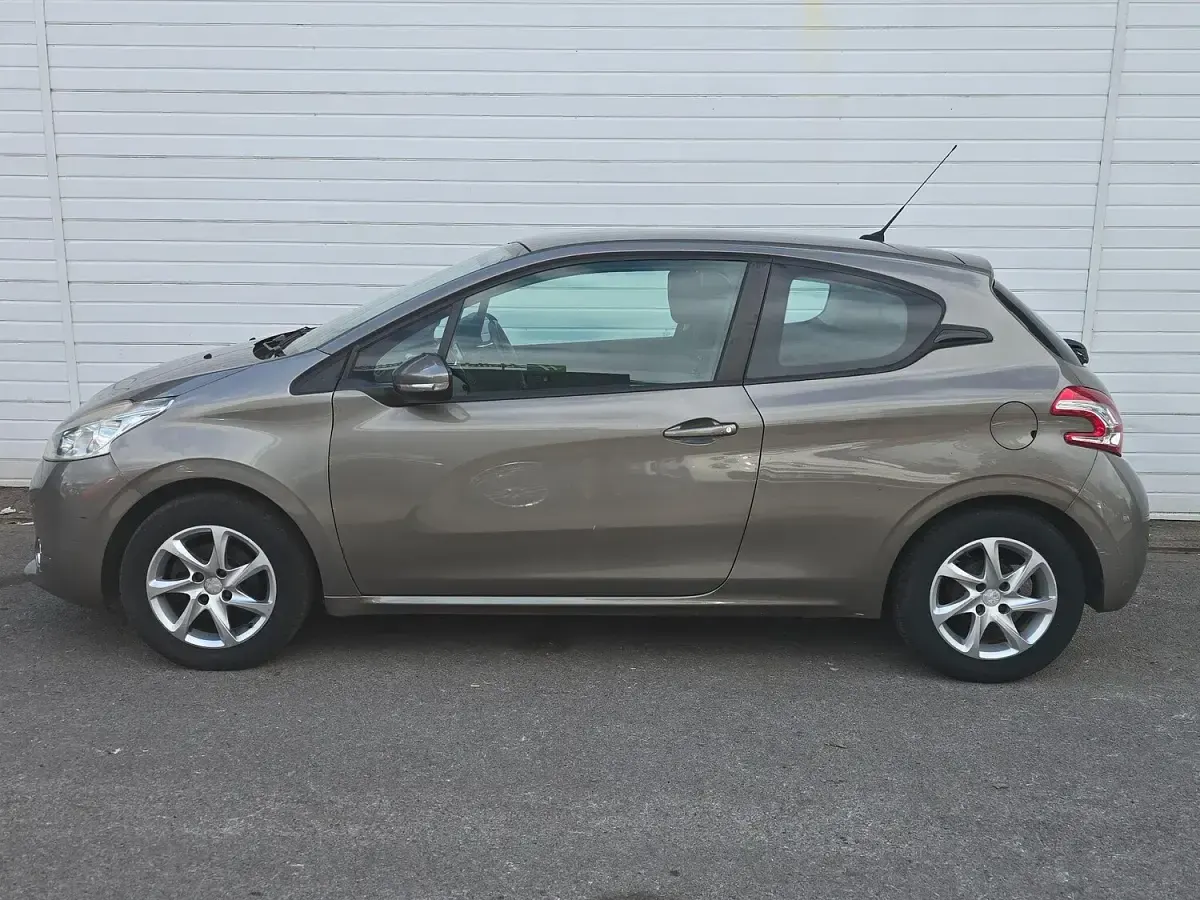 Used Peugeot 208 Active 68 HP (50 kW) 2012 Grey Hatchback