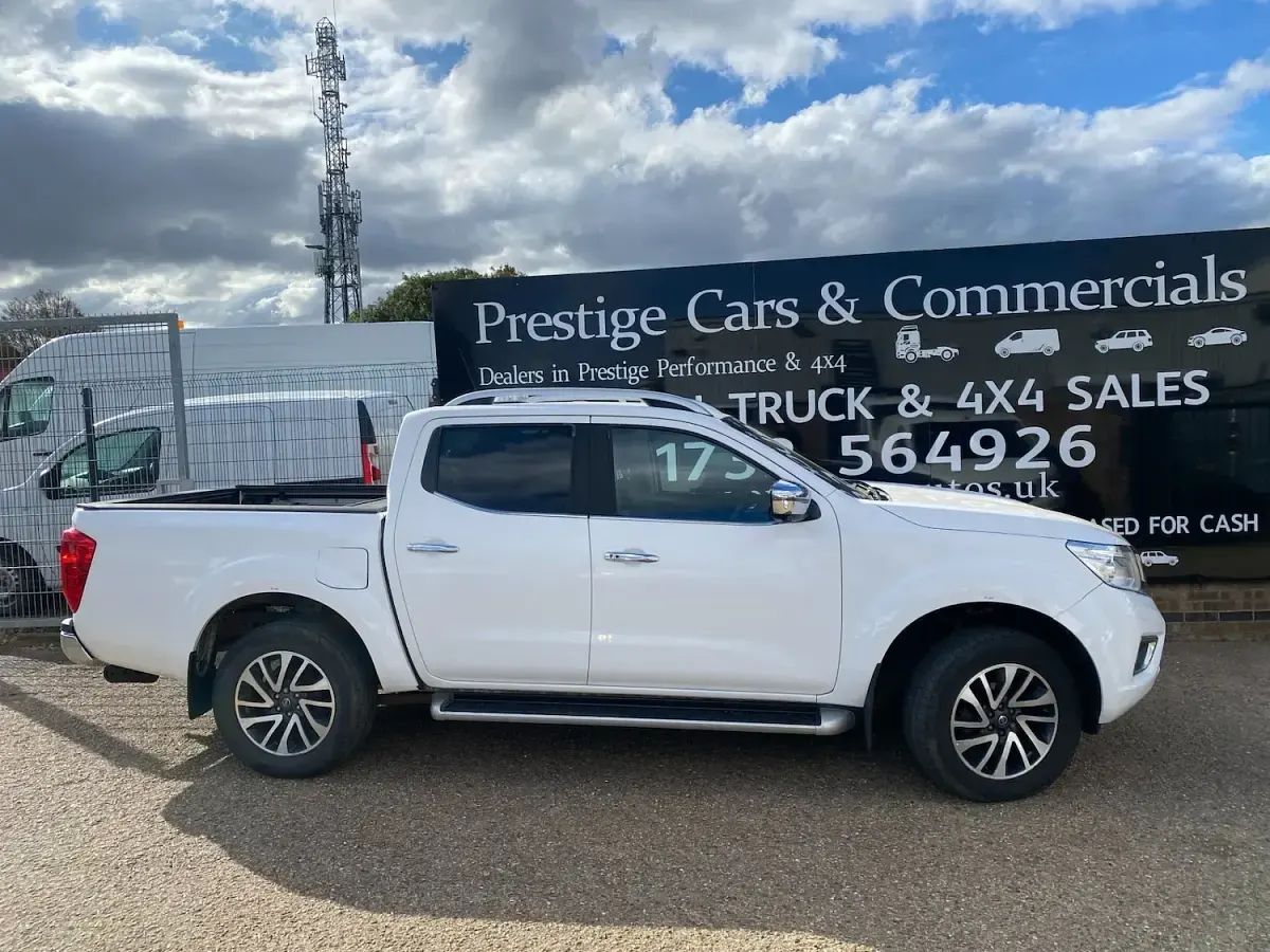 Used Nissan Navara Tekna 190 HP (139 kW) 2017 White Pickup