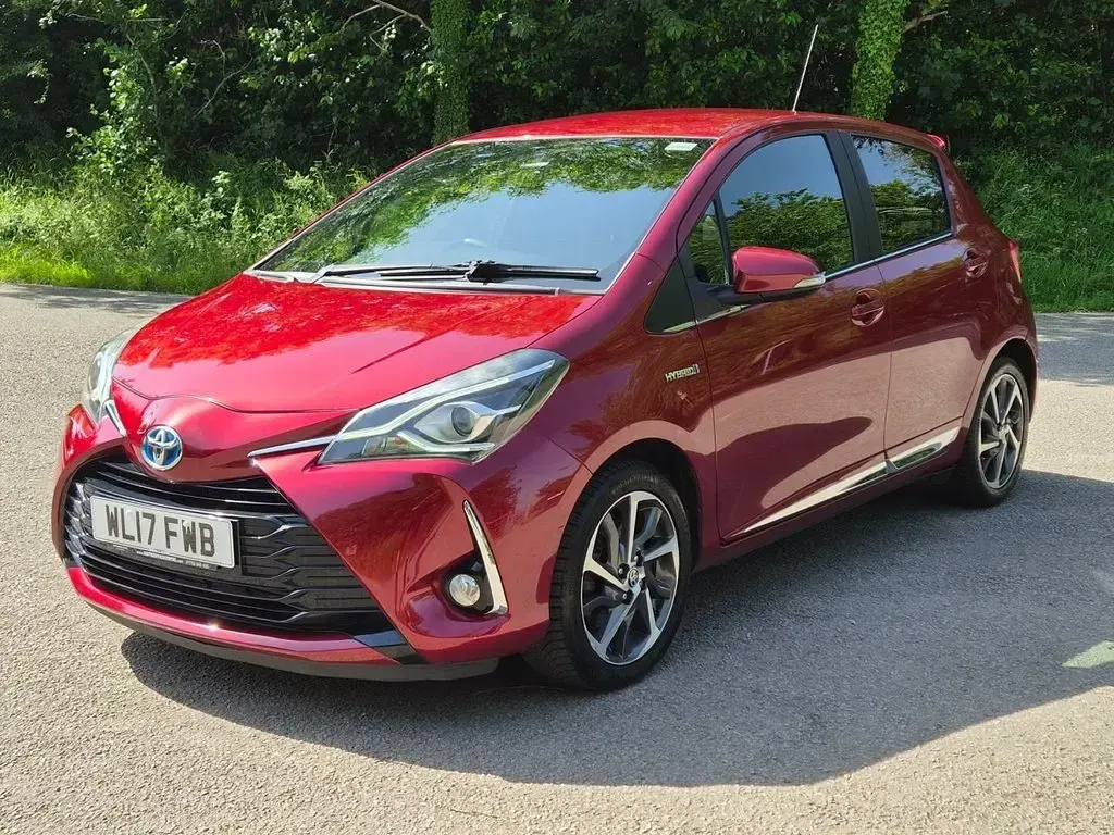 Used Toyota Yaris 2017 Red Hatchback