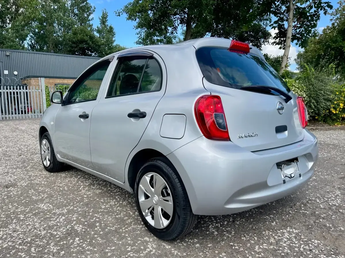 Second-hand Nissan Micra 2015 Argintiu Hatchback