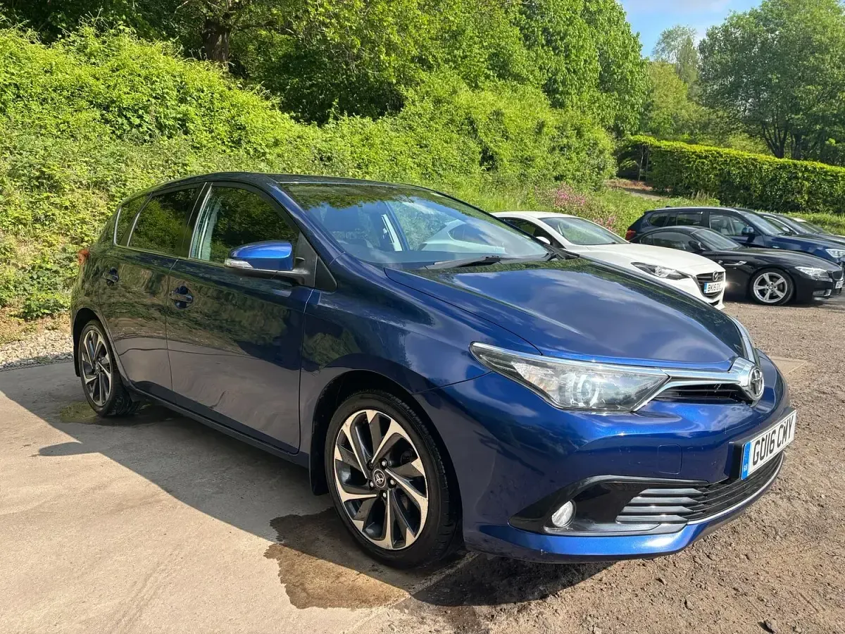 Used Toyota Auris Design 116 HP (85 kW) 2016 Blue Hatchback
