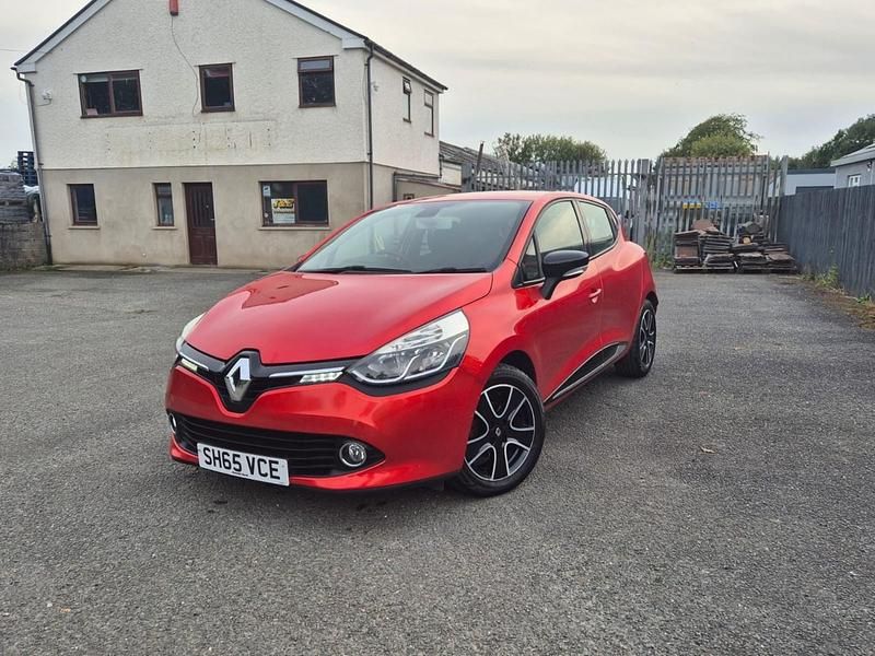 Red Used 2015 Renault Clio IV Dynamique Hatchback | £5,450 (Good price) - Image 1/4