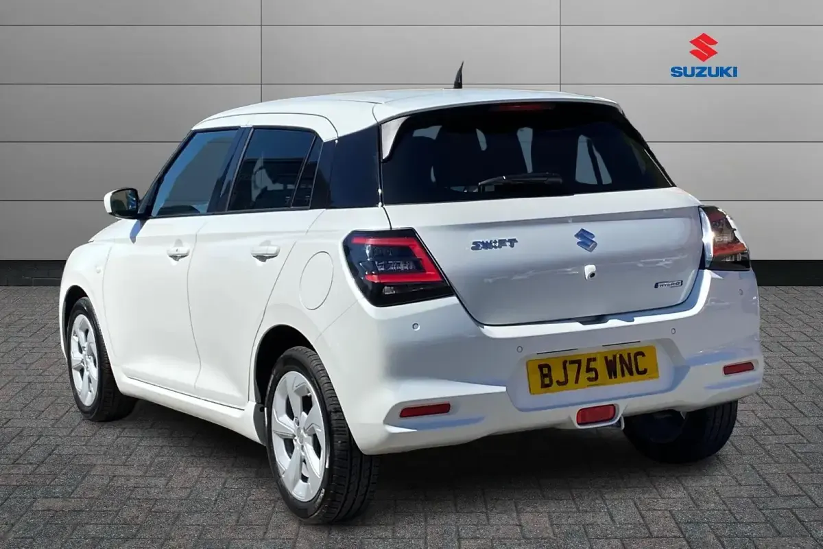 Usado Suzuki Swift 82 HP (60 kW) 2025 Branco Citadino