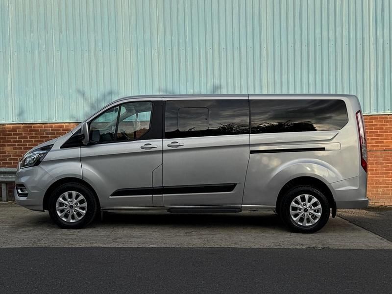 Used Ford Tourneo Custom Zetec 127 HP (93 kW) 2020 Silver Van