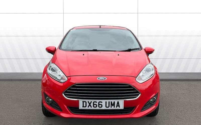 Used Ford Fiesta Zetec 101 HP (74 kW) 2016 Red Hatchback