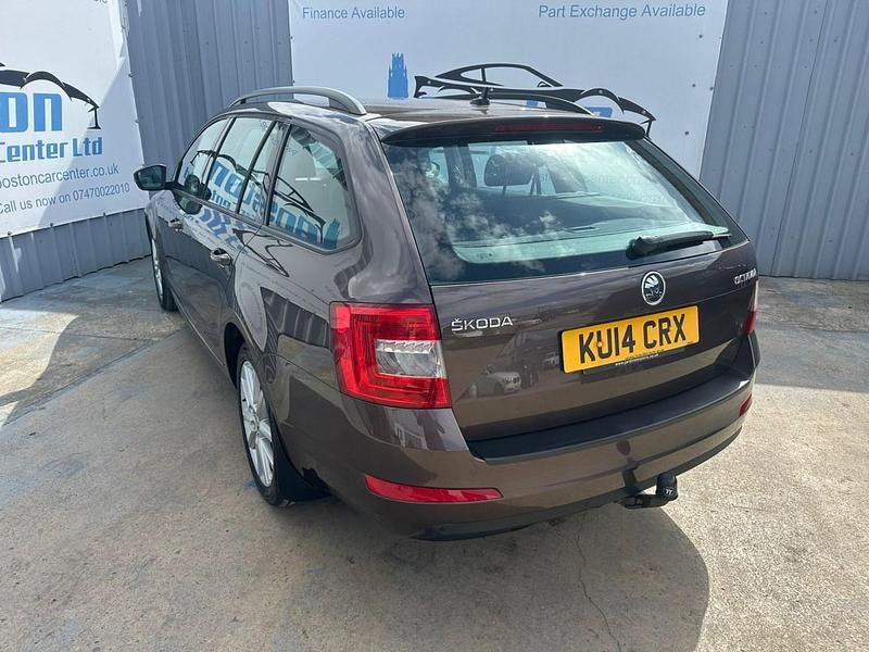 Used Skoda Octavia Elegance 2014 Brown Hatchback