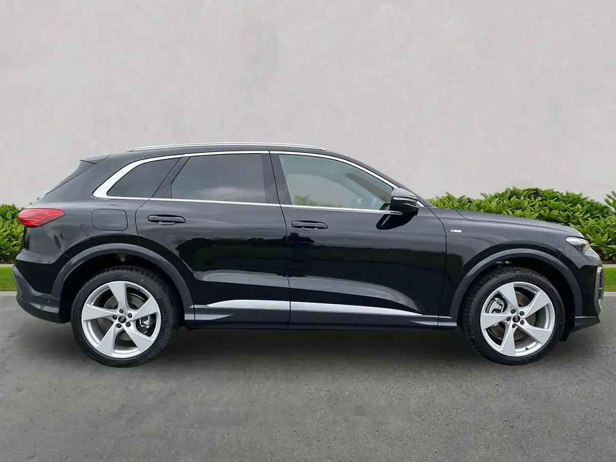 New Audi Q5 S-Line 204 HP (150 kW) 2026 Black SUV