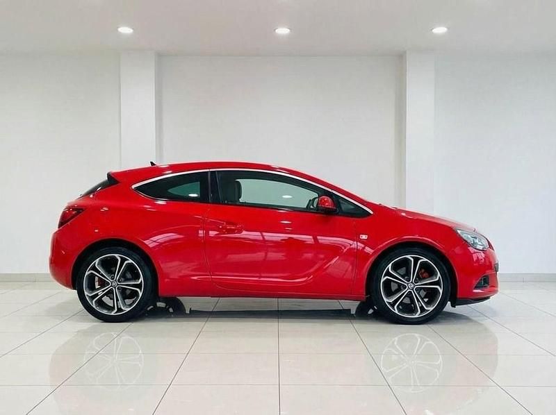 Used Vauxhall Astra GTC SRi 165 HP (121 kW) 2014 Red Coupe