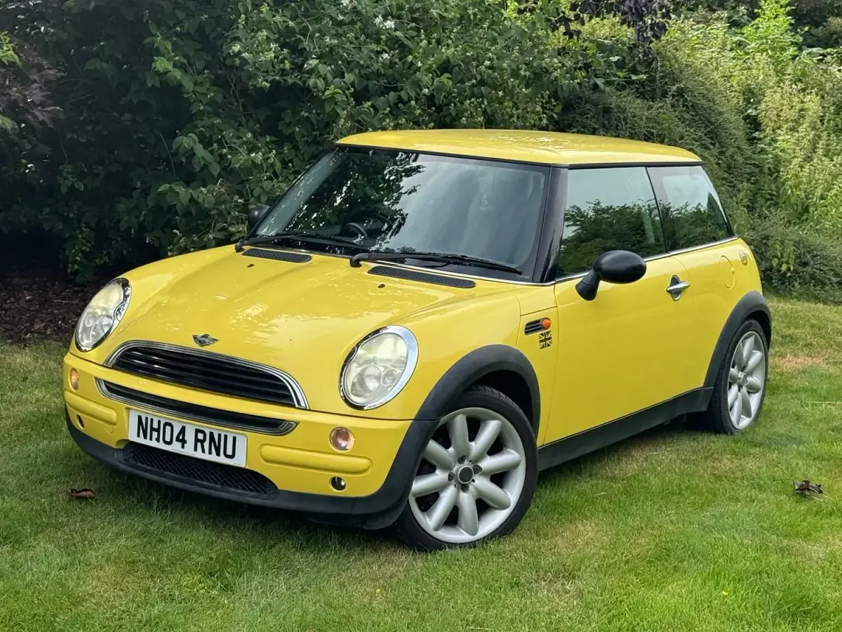 Used Mini ONE Hatch 90 HP (66 kW) 2004 Yellow Hatchback