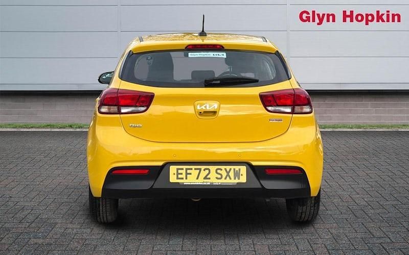 Used Kia Rio 84 HP (61 kW) 2022 Yellow Hatchback