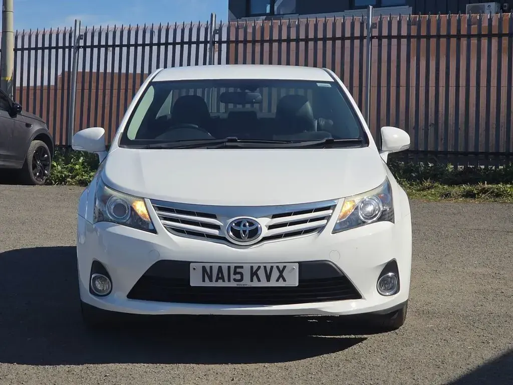 Used Toyota Avensis Business Edition 126 HP (92 kW) 2015 White Sedan
