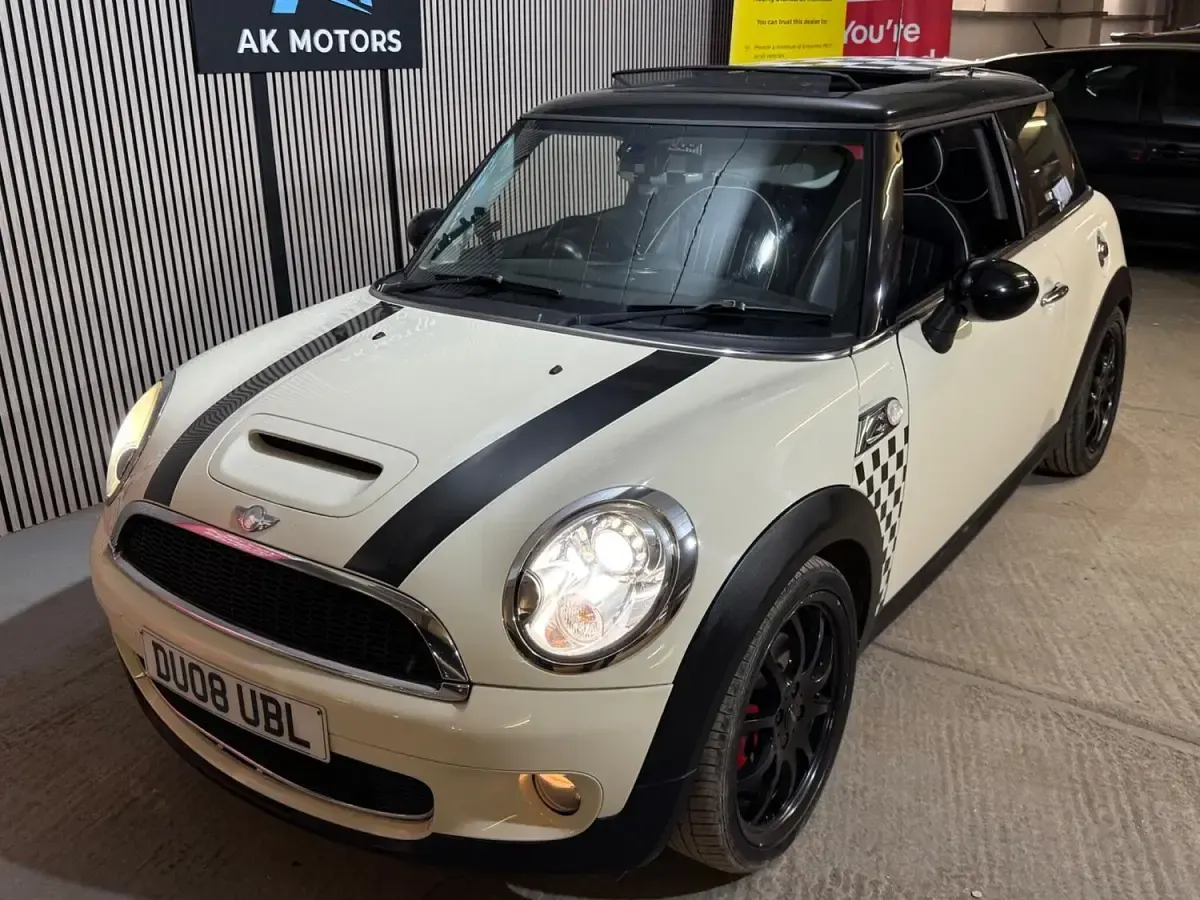 Used Mini Cooper S Hatch 175 HP (128 kW) 2008 White Hatchback