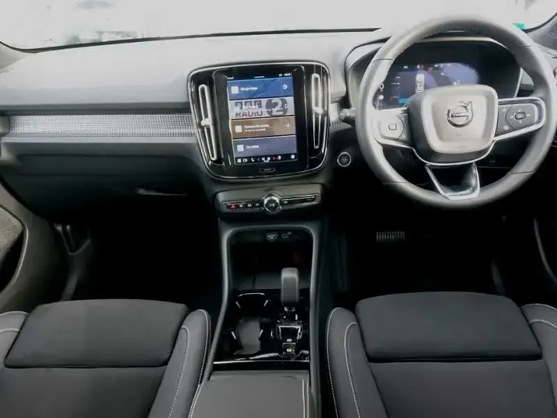 New Volvo XC40 Plus 194 HP (142 kW) 2025 SUV