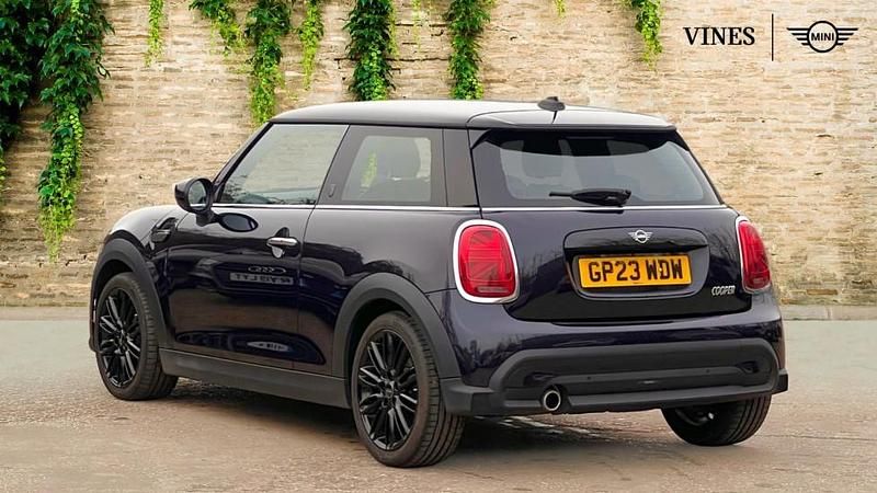 Usado Mini Cooper Exclusive 134 CV (98 kW) 2023 Negro Utilitario