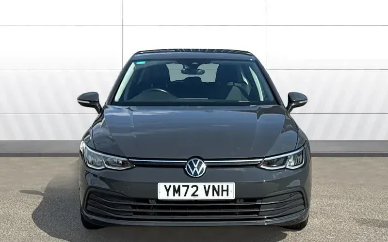 Second-hand VW Golf VIII Life 110 CP (80 kW) 2023 Gri Hatchback