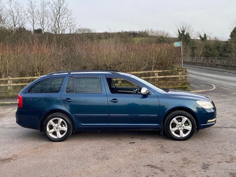 Used Skoda Octavia SE 105 HP (77 kW) 2012 Blue Estate
