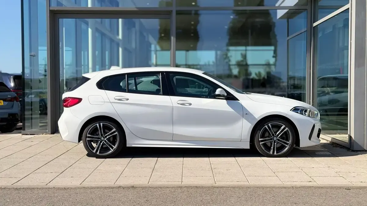 Used BMW 118 M Sport 136 HP (100 kW) 2021 White Hatchback