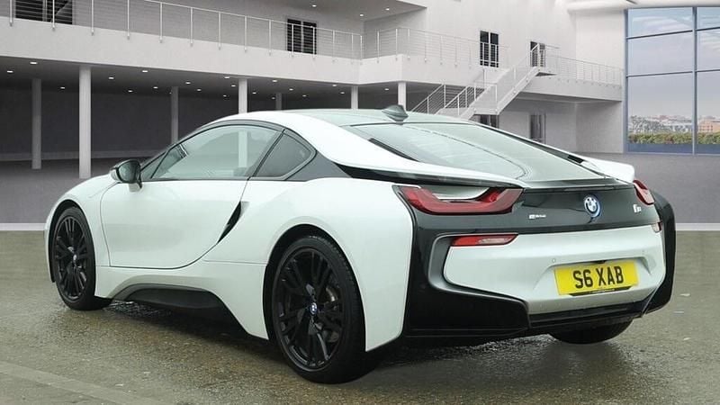 Used BMW i8 374 HP (275 kW) 2018 White Coupe