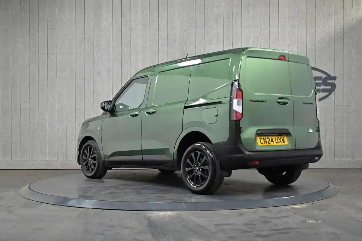 Used Ford Courier Limited 123 HP (90 kW) 2024 Green MPV