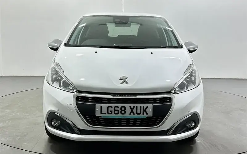 Used Peugeot 208 S 82 HP (60 kW) 2018 White Hatchback