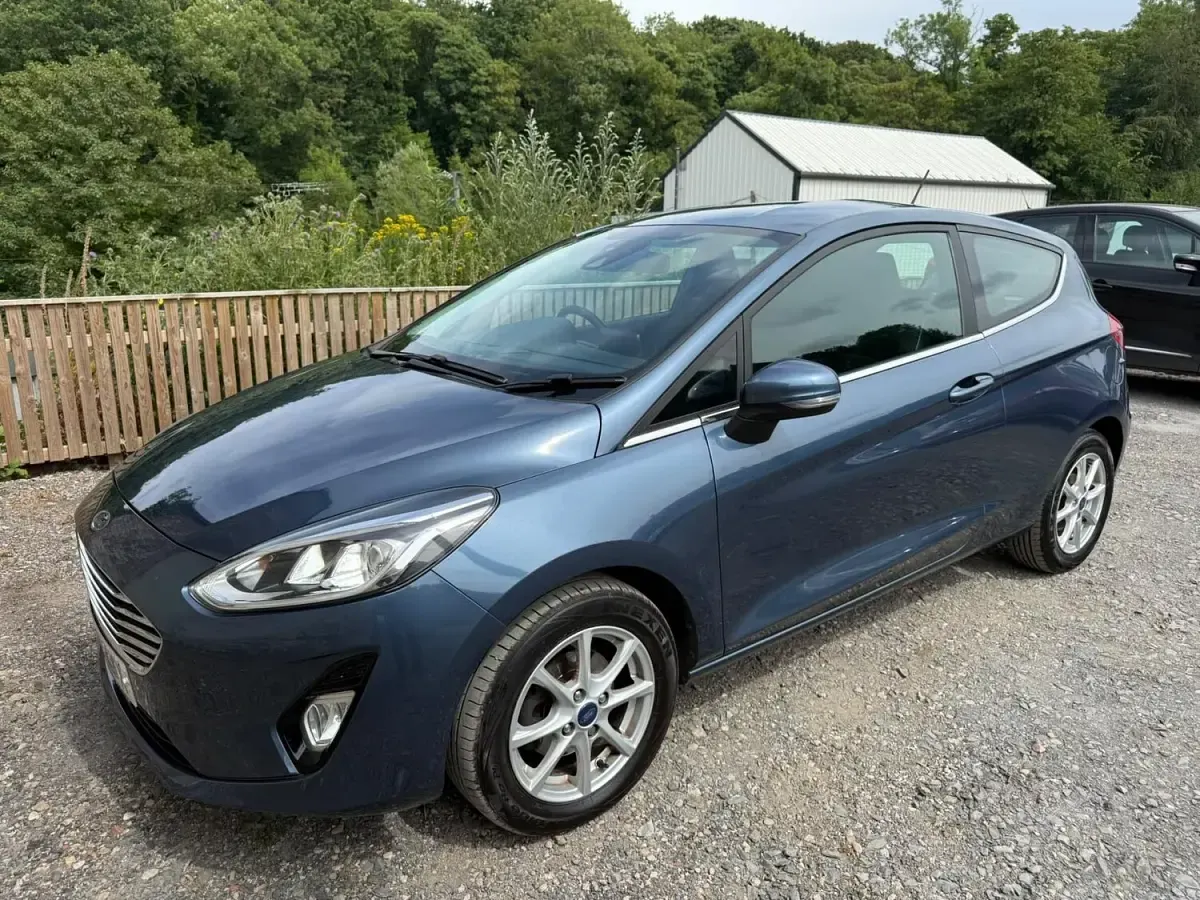 Used Ford Fiesta Zetec 85 HP (62 kW) 2018 Blue Hatchback