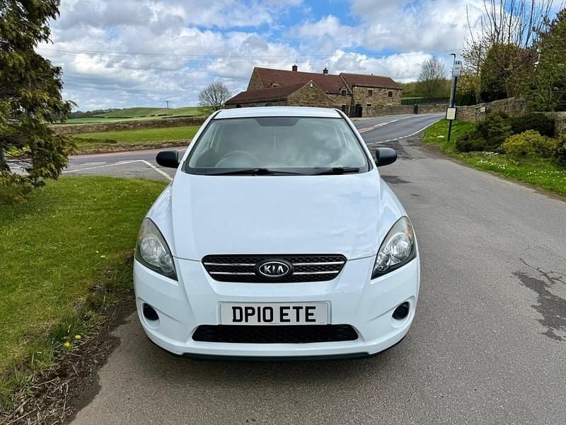 Used Kia ProCeed 2010 White Hatchback