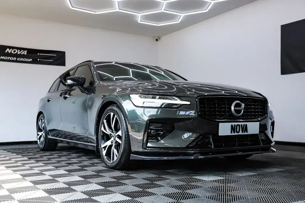 Used Volvo V60 R-Design 190 HP (139 kW) 2019 Grey Estate