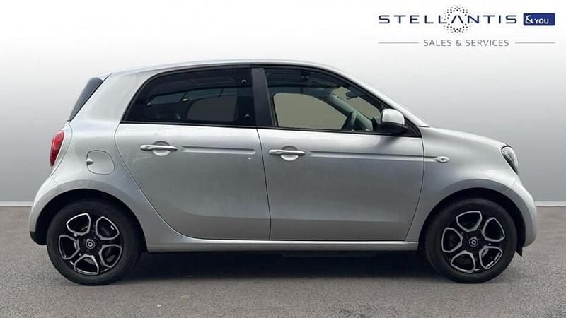 Blue Used 2018 Smart ForFour Electric Drive Premium | £6,402 (Good price) - Image 1/4