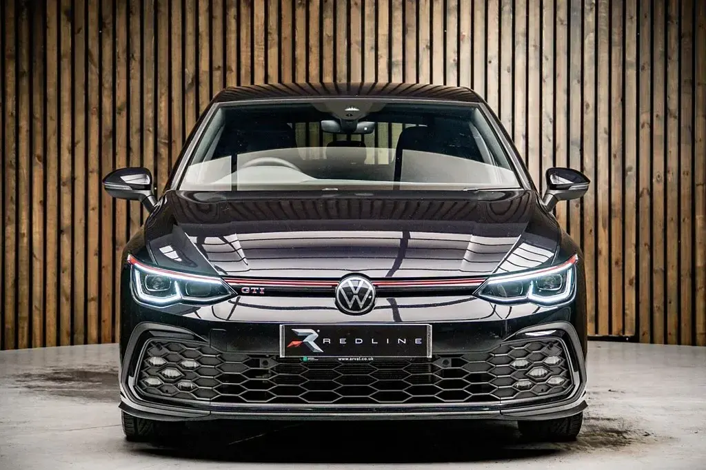 Begagnad VW Golf VIII GTI 2022 Svart Halvkombi