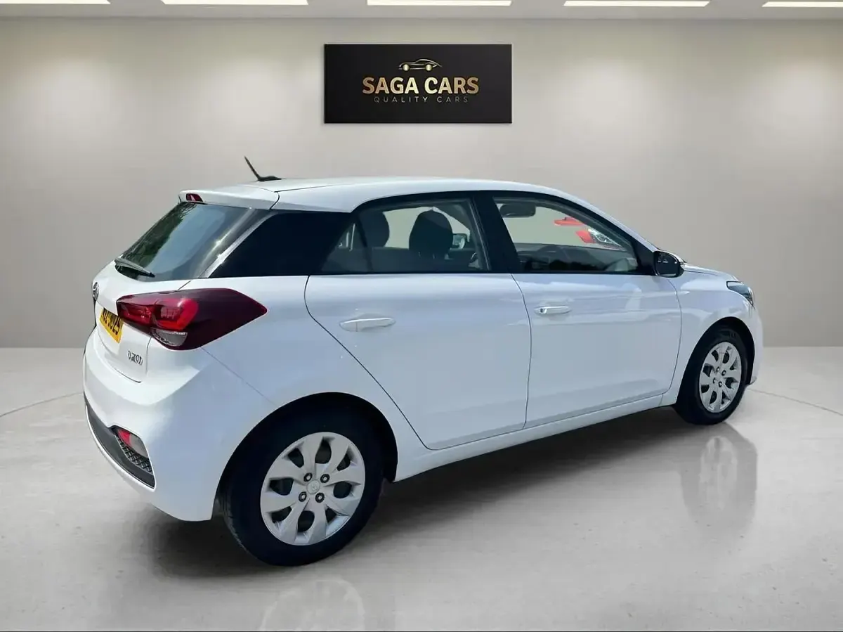 Used Hyundai i20 75 HP (55 kW) 2019 White Hatchback