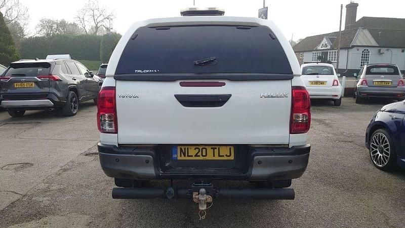 Used Toyota HiLux Active 150 HP (110 kW) 2020 White Pickup
