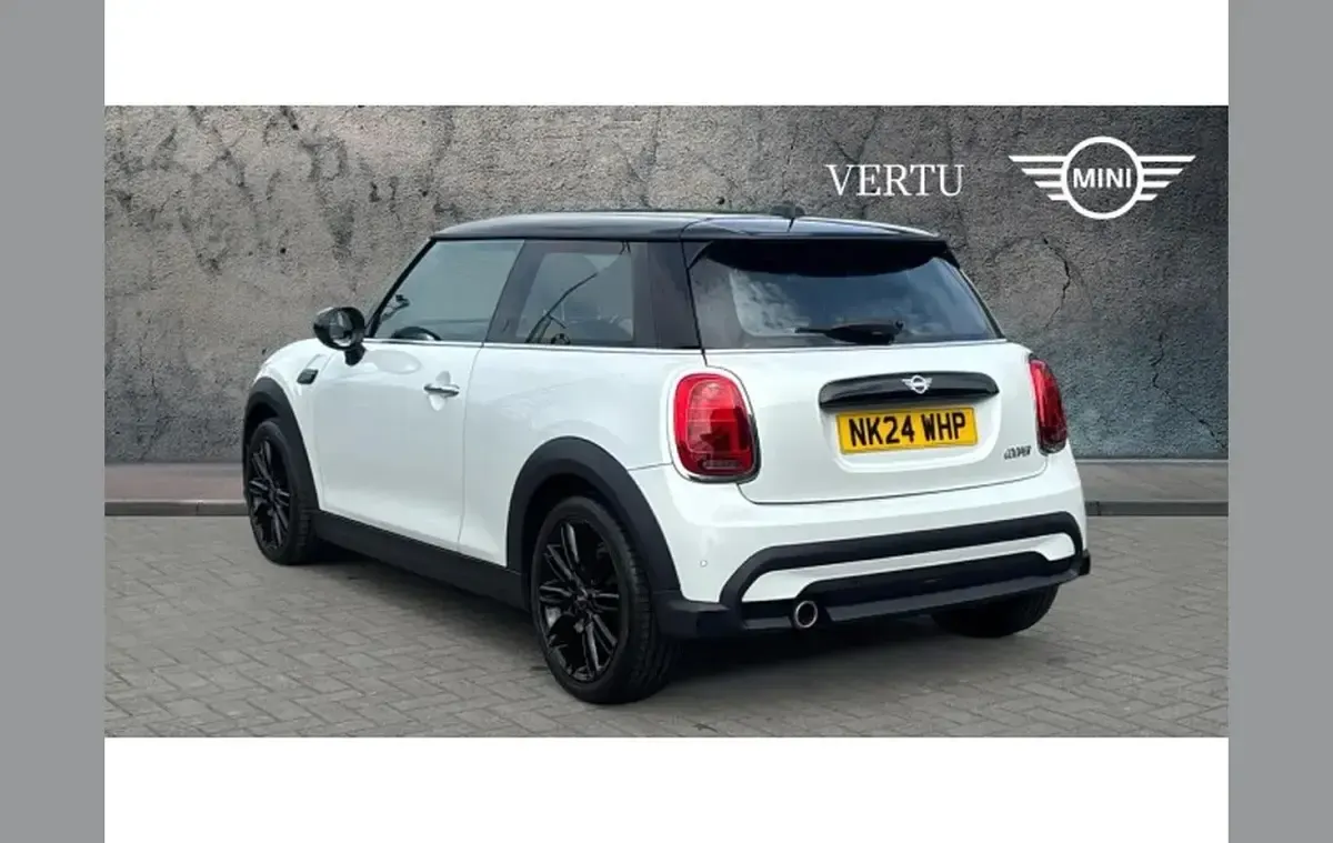 Used Mini Cooper Exclusive 136 HP (100 kW) 2024 White Hatchback
