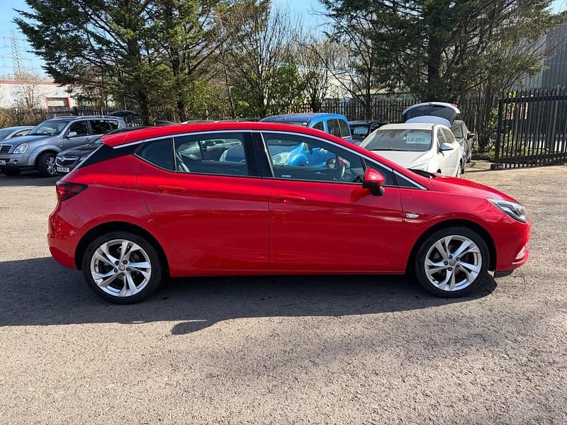 Used Vauxhall Astra SRi 105 HP (77 kW) 2016 Red Hatchback