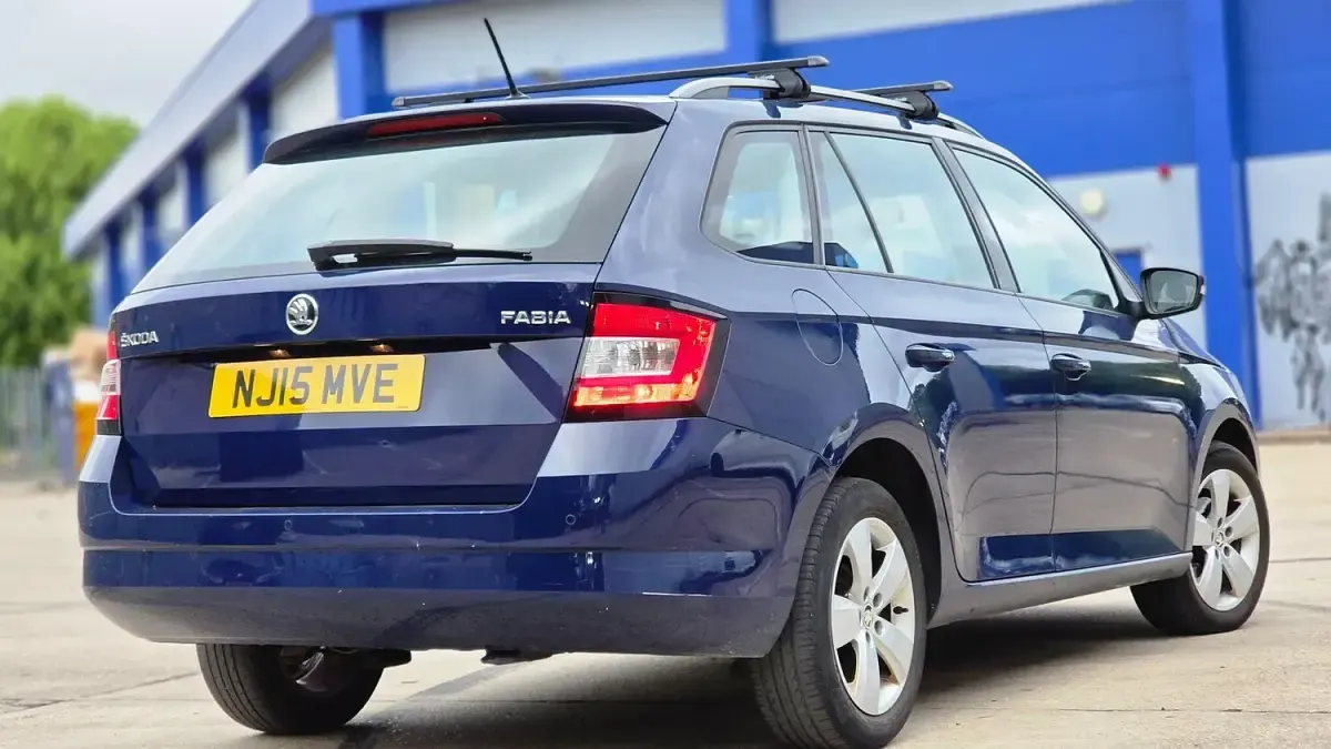 Used Skoda Fabia SE 90 HP (66 kW) 2015 Blue Estate