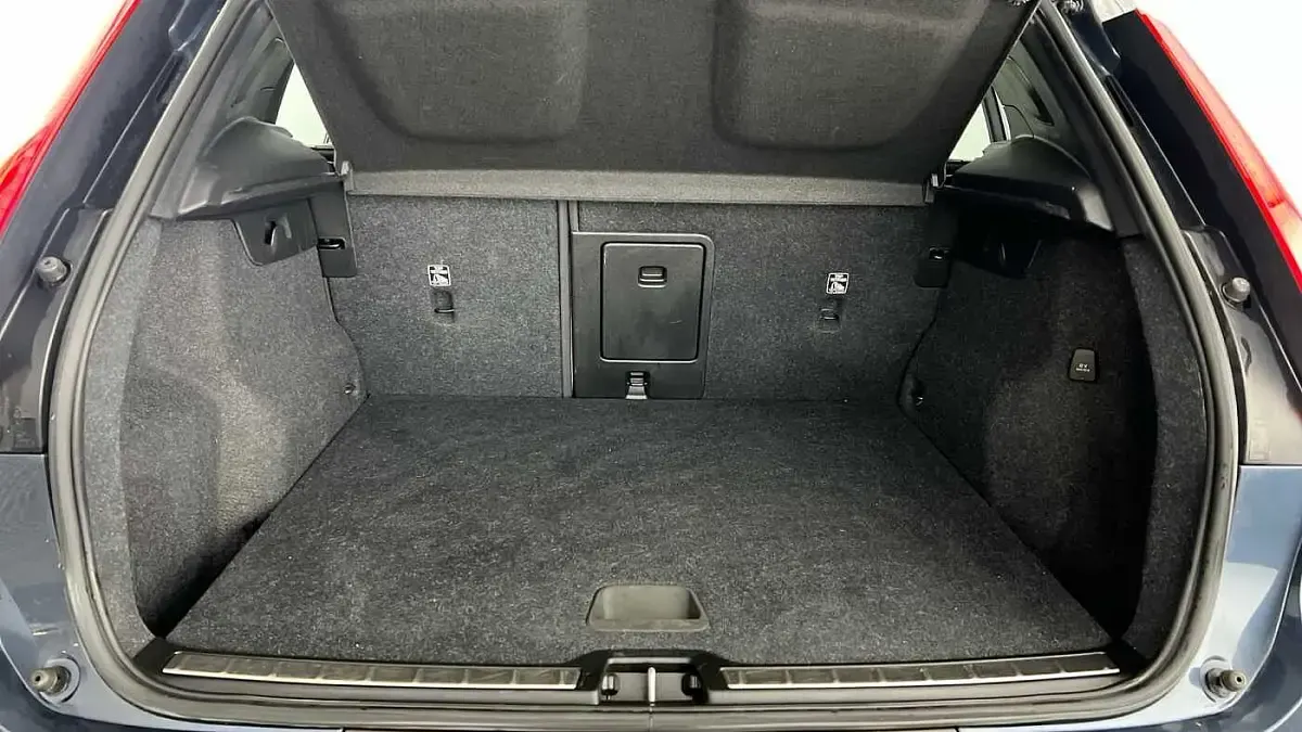 Usado Volvo XC40 Inscription 161 CV (118 kW) 2022 Azul SUV