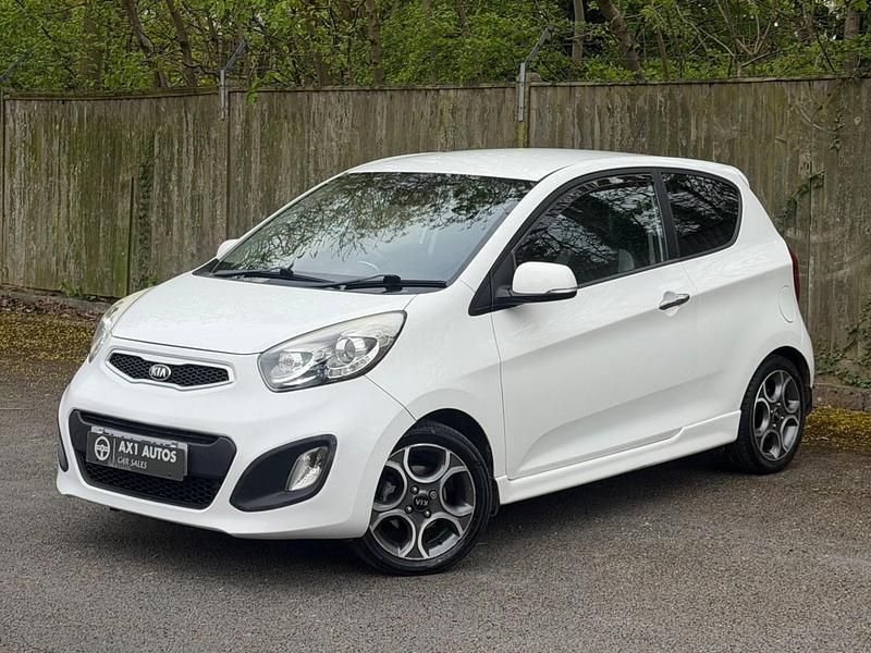 Used Kia Picanto 84 HP (61 kW) 2014 White Hatchback
