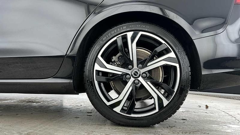 Used Volvo V60 Plus 249 HP (183 kW) 2022 Black Estate
